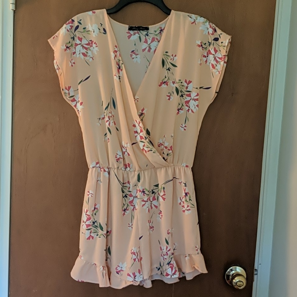Honey Punch peach floral romper! 🍑